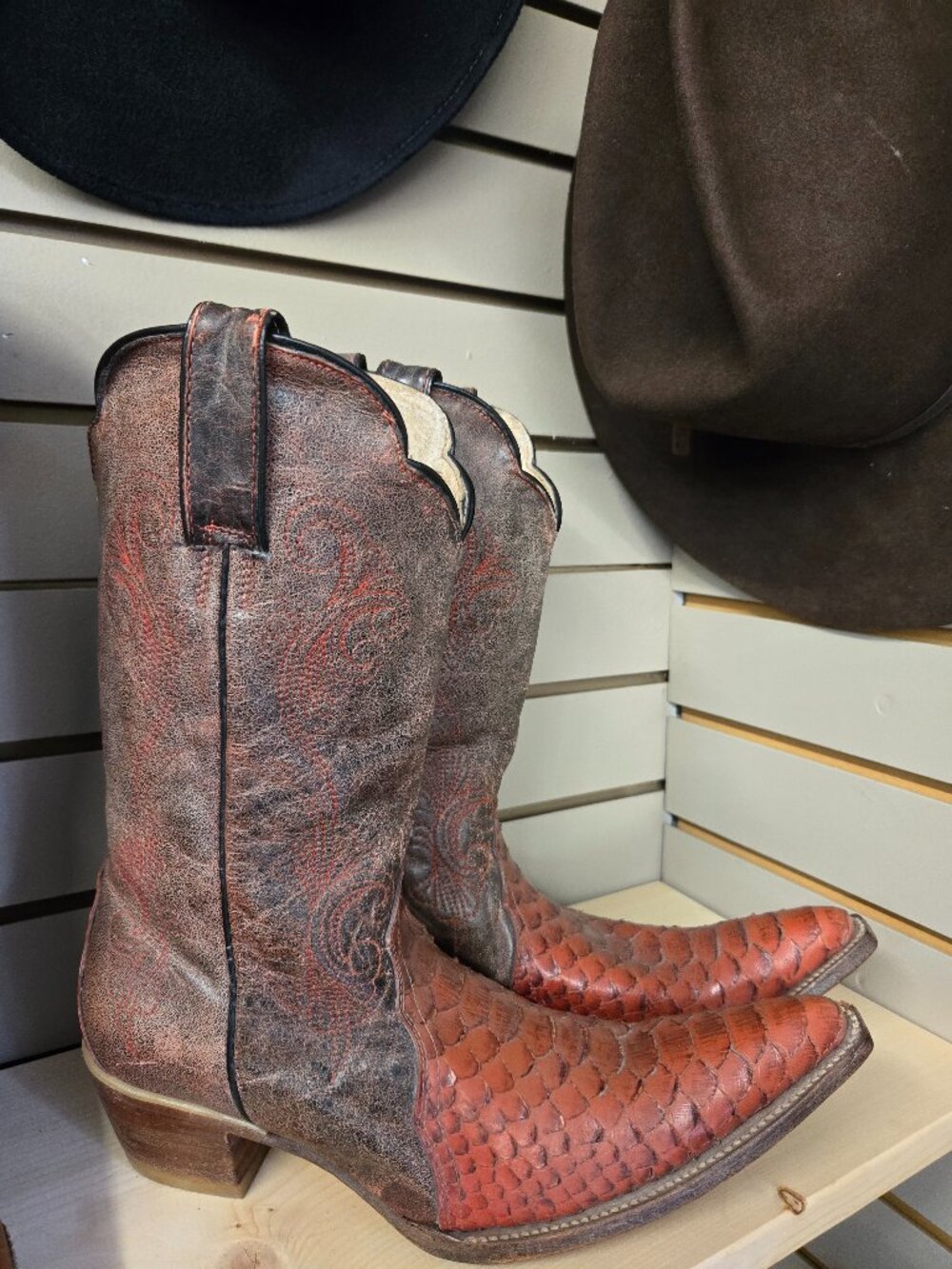 vintage Made in Mexico Python size 9.5 (fit narrow/small) Ladies cowboy boot